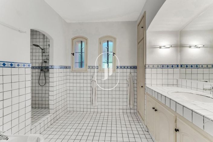 Image No.12-3 Bed House for sale