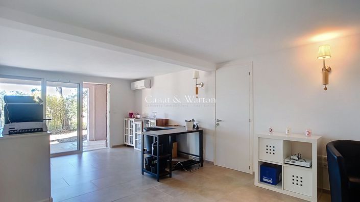 Image No.16-3 Bed Property for sale