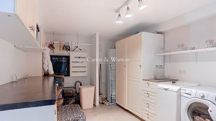 Image No.17-3 Bed Property for sale