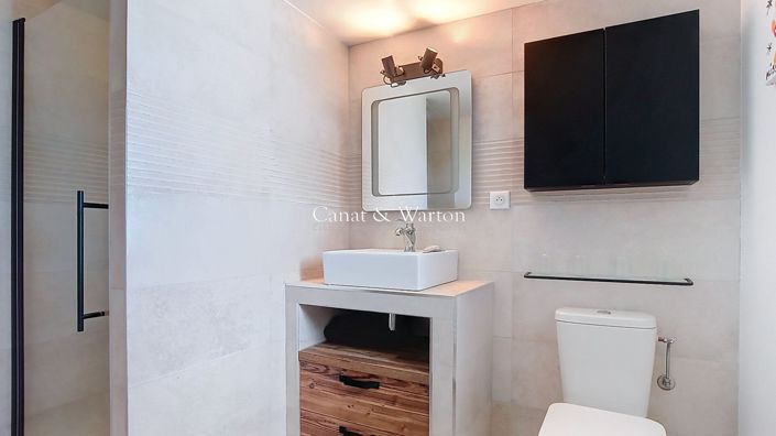Image No.18-3 Bed Property for sale