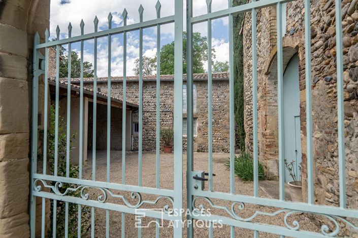 Image No.14-8 Bed Property for sale