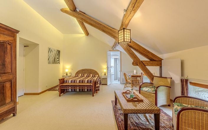 Image No.18-12 Bed Property for sale