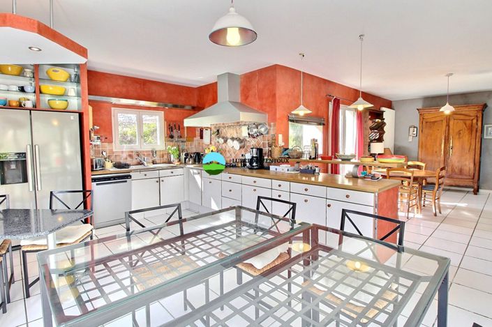 Image No.16-6 Bed House for sale