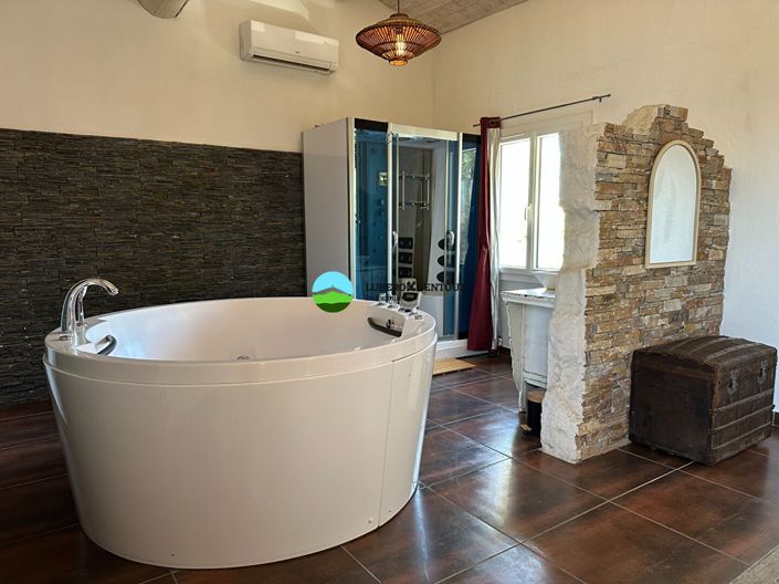 Image No.6-6 Bed House for sale