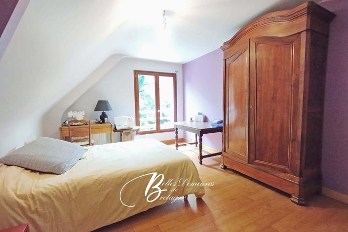 Image No.8-5 Bed House for sale