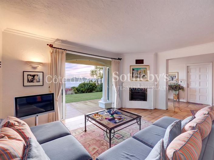 Image No.6-4 Bed House for sale