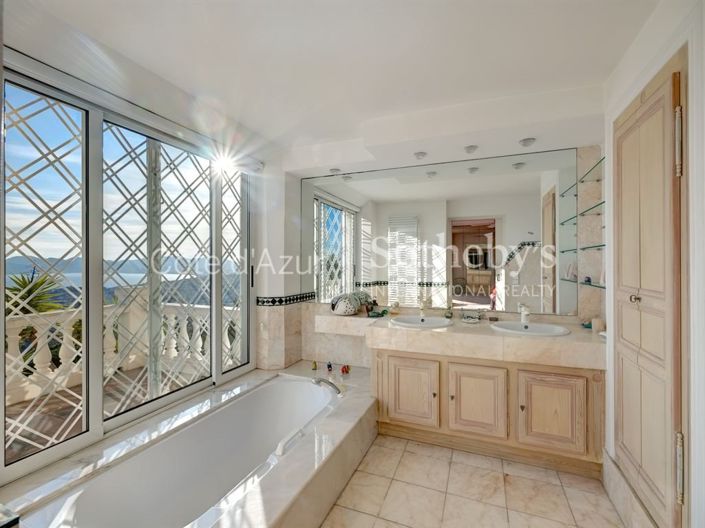 Image No.8-4 Bed House for sale