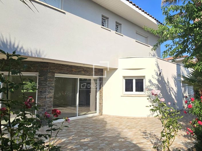 Image No.22-5 Bed House for sale