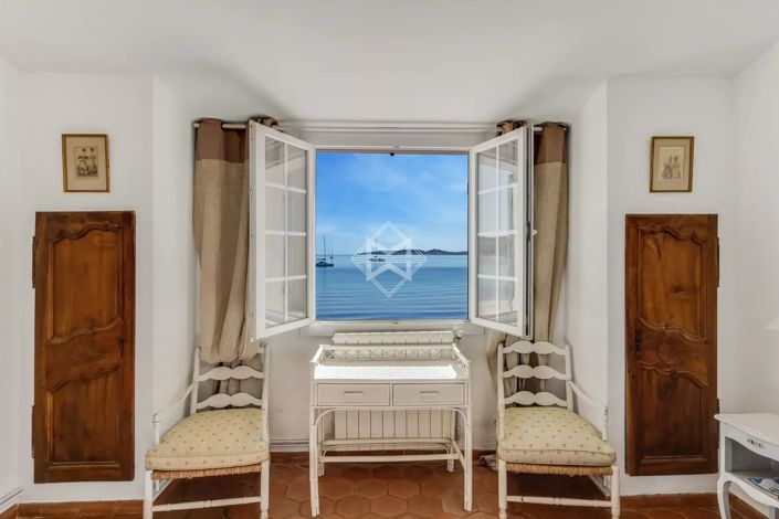 Image No.10-6 Bed House for sale