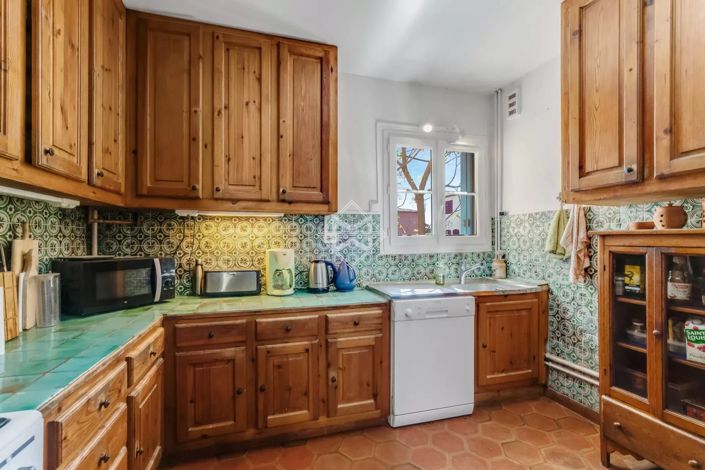 Image No.9-6 Bed House for sale