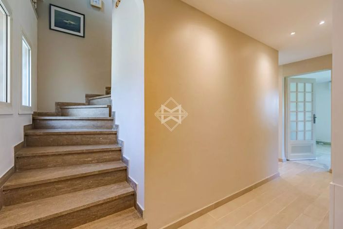 Image No.6-4 Bed House for sale