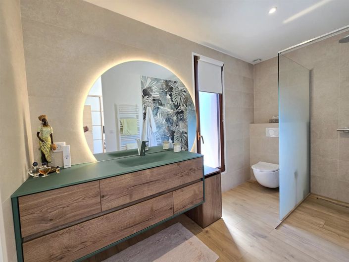 Image No.18-5 Bed House for sale