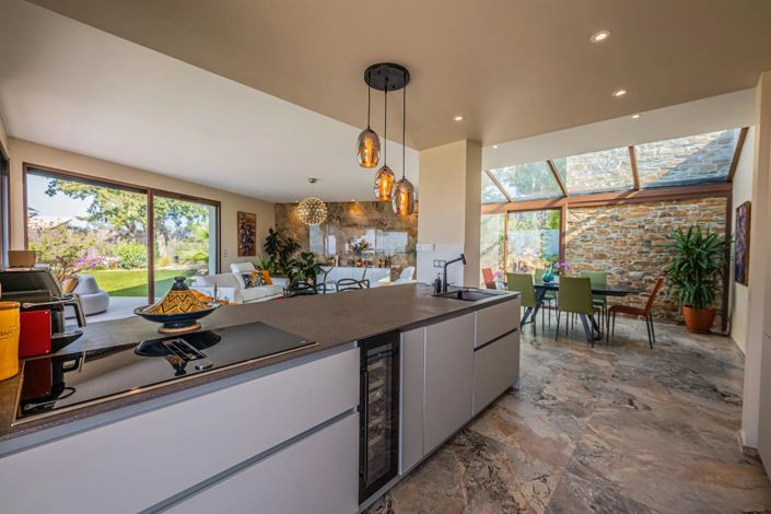 Image No.6-5 Bed House for sale