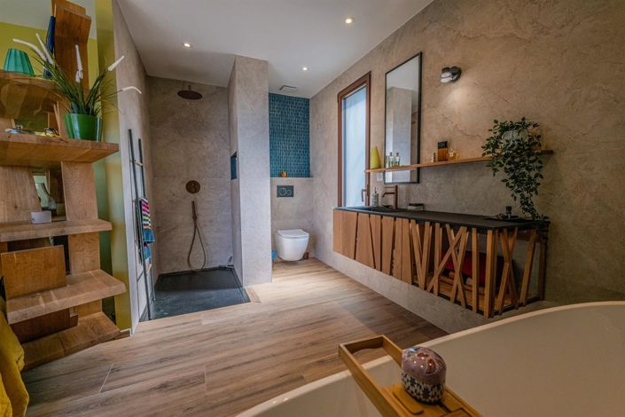 Image No.9-5 Bed House for sale