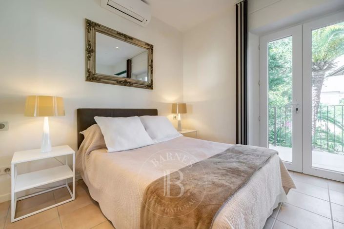 Image No.11-10 Bed House for sale