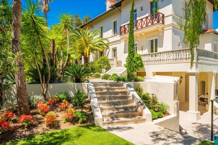 Image No.3-10 Bed House for sale