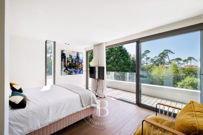 Image No.15-5 Bed House for sale