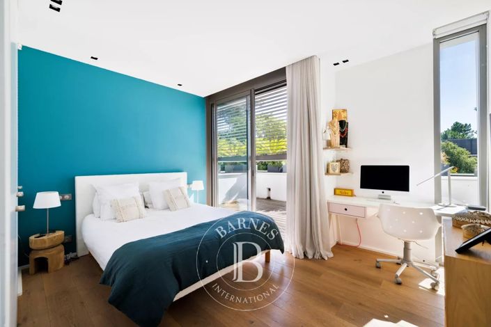 Image No.17-5 Bed House for sale