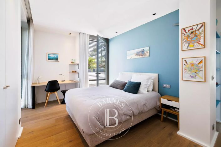 Image No.18-5 Bed House for sale