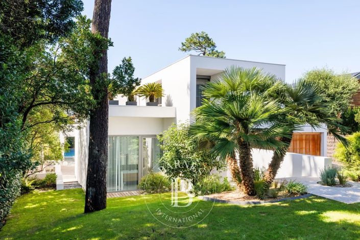 Image No.2-5 Bed House for sale
