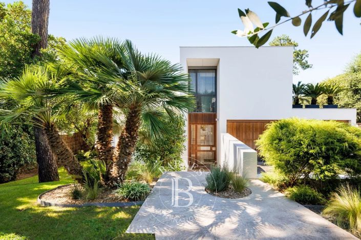 Image No.5-5 Bed House for sale