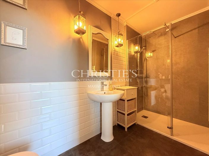 Image No.18-11 Bed House for sale