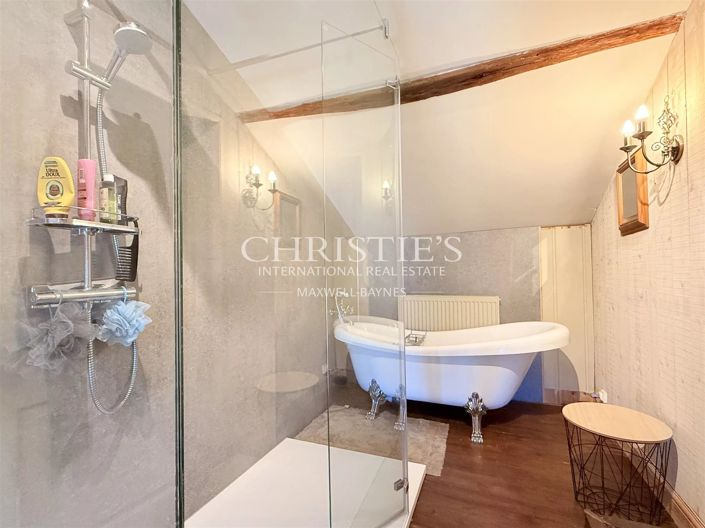 Image No.41-11 Bed House for sale