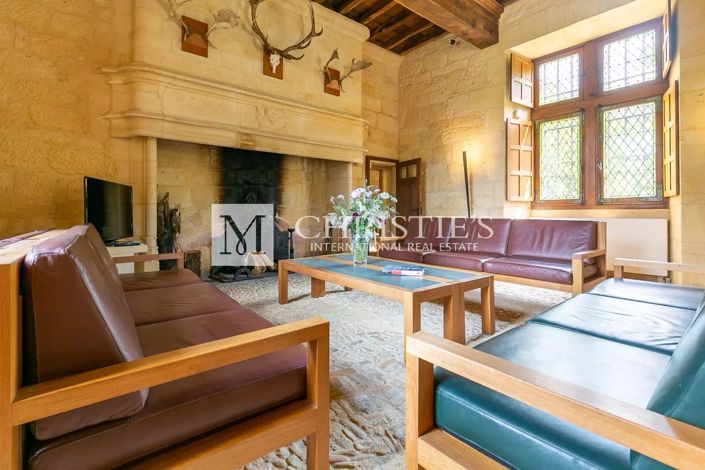 Image No.11-9 Bed House for sale