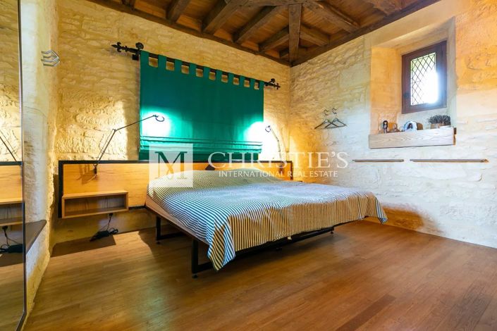 Image No.20-9 Bed House for sale