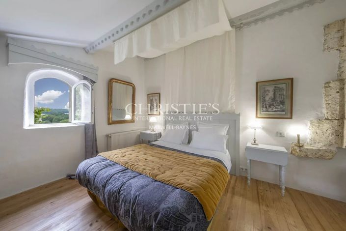 Image No.20-7 Bed House for sale