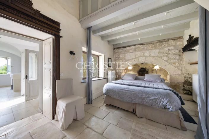 Image No.24-7 Bed House for sale