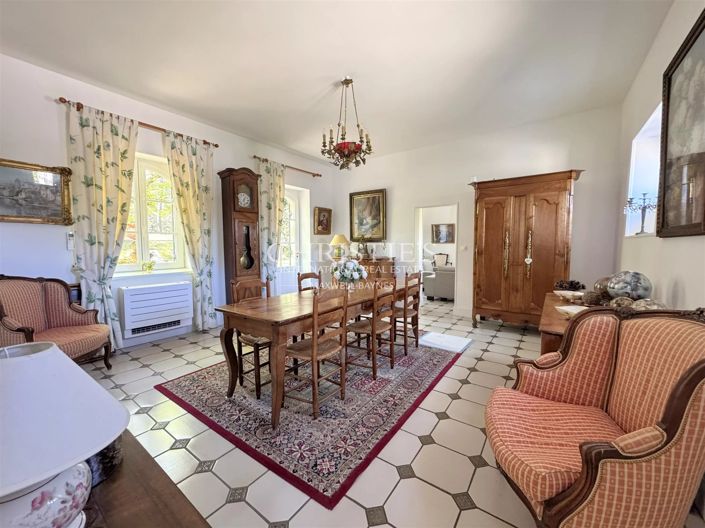 Image No.10-4 Bed House for sale