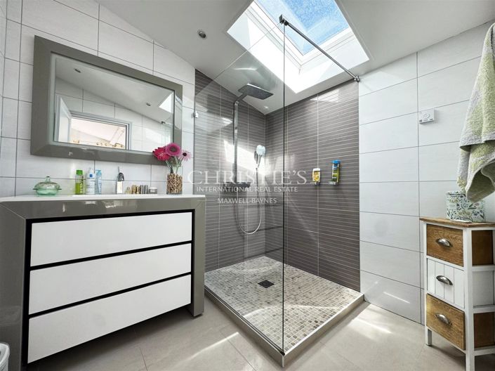 Image No.24-4 Bed House for sale