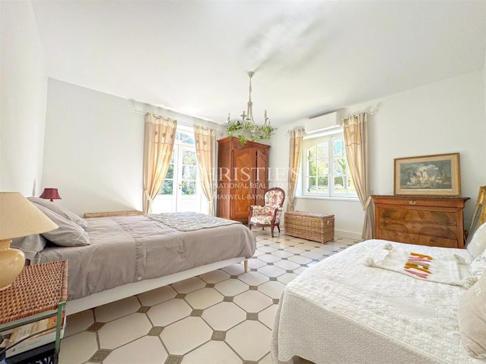 Image No.25-4 Bed House for sale