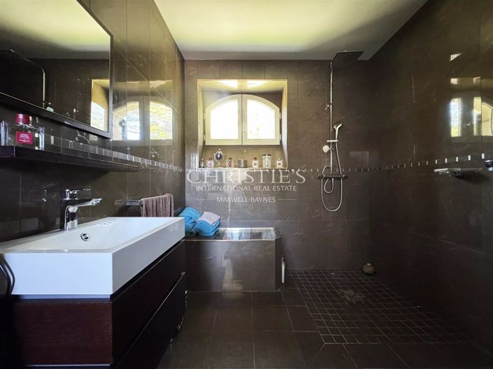 Image No.26-4 Bed House for sale
