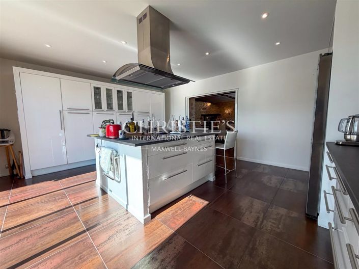 Image No.14-6 Bed House for sale