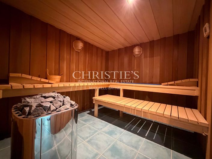 Image No.19-6 Bed House for sale