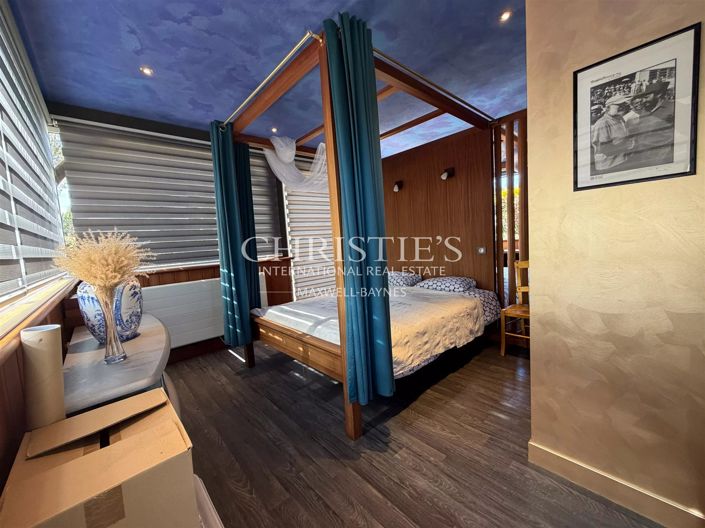 Image No.30-6 Bed House for sale