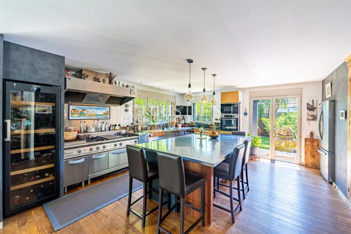 Image No.6-5 Bed House for sale