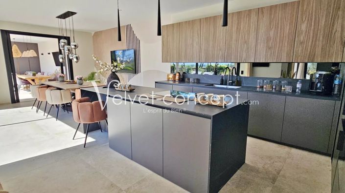 Image No.7-4 Bed House for sale