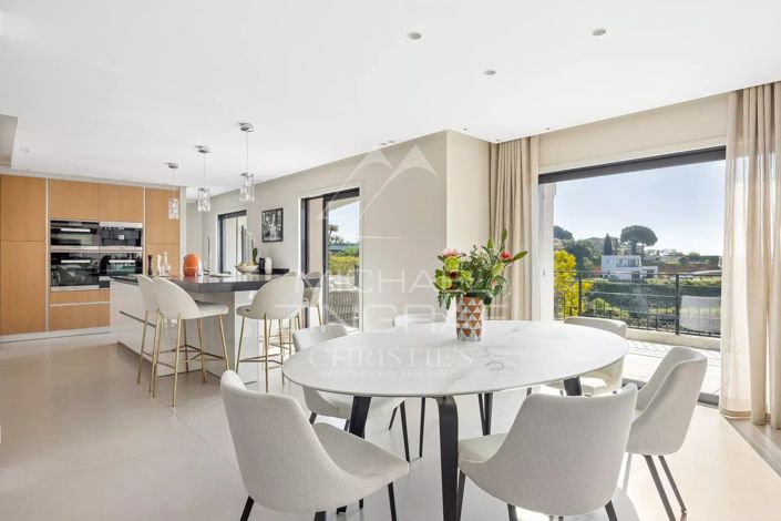 Image No.7-6 Bed House for sale