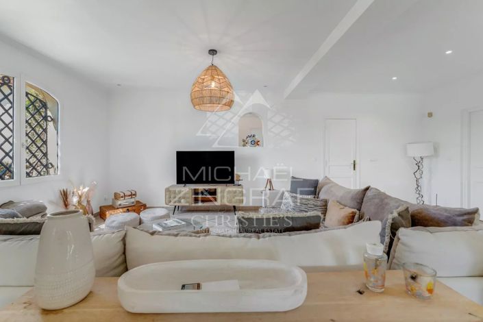 Image No.6-5 Bed House for sale