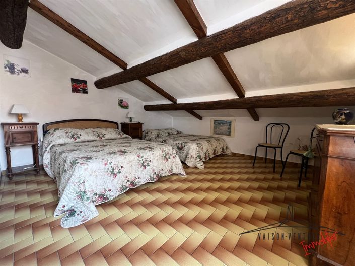 Image No.18-5 Bed House for sale