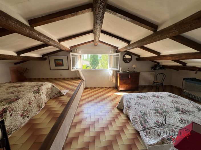 Image No.19-5 Bed House for sale
