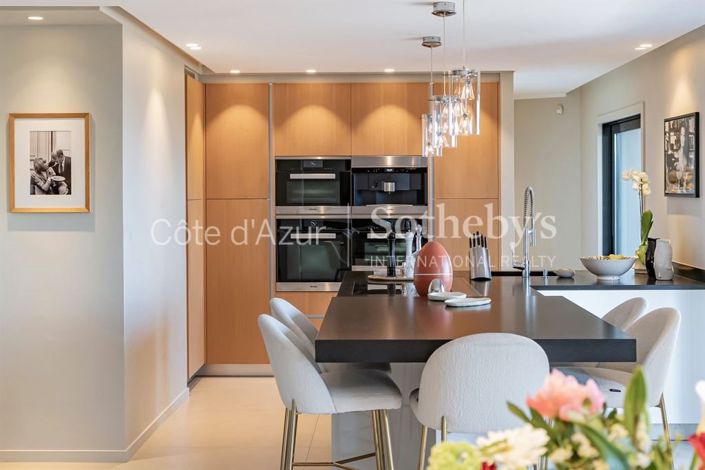 Image No.12-5 Bed Property for sale