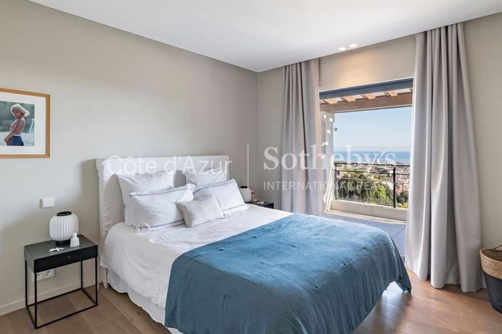 Image No.17-5 Bed Property for sale