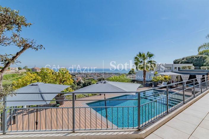 Image No.2-5 Bed Property for sale