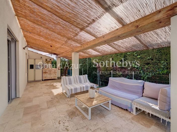 Image No.10-3 Bed House for sale
