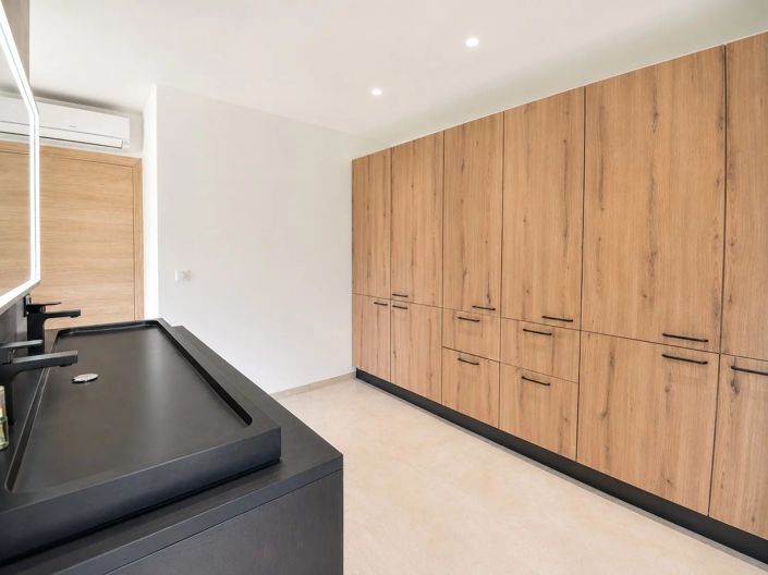 Image No.12-3 Bed House for sale