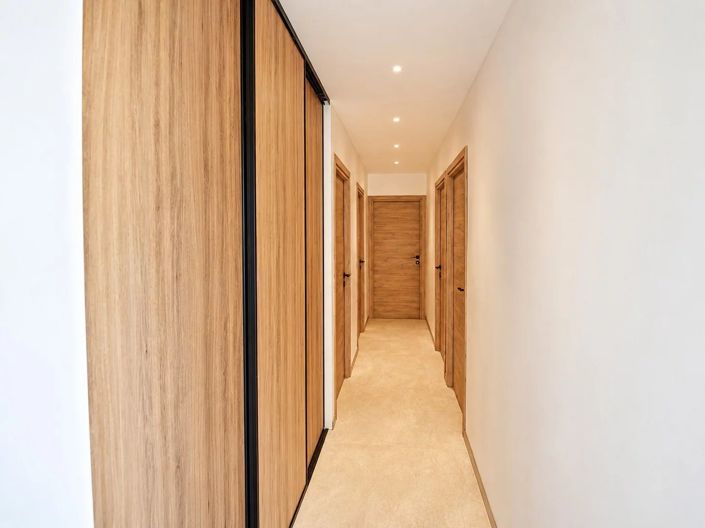 Image No.9-3 Bed House for sale